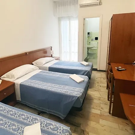 Caravan Hotel 2*