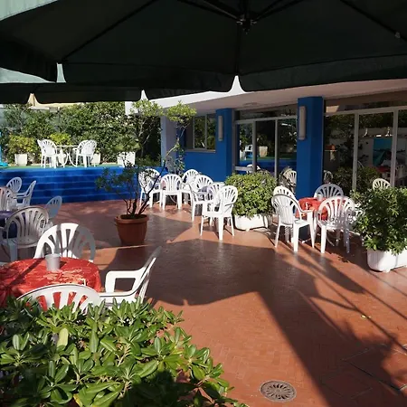 Caravan Hotel