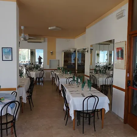Caravan Hotel 2*