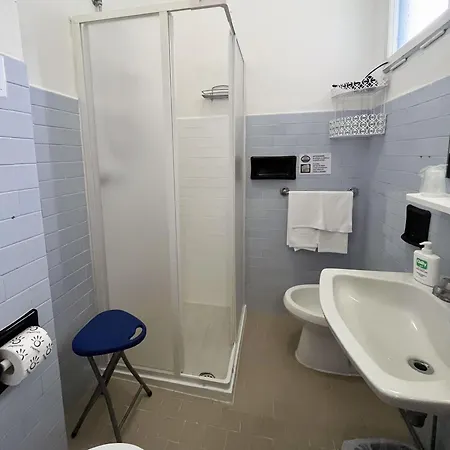 Ξενοδοχείο Caravan 2*