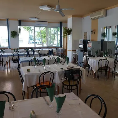 Ξενοδοχείο Caravan 2*