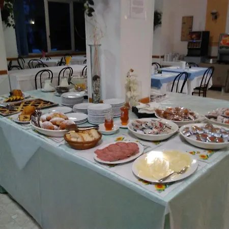 Ξενοδοχείο Caravan 2*